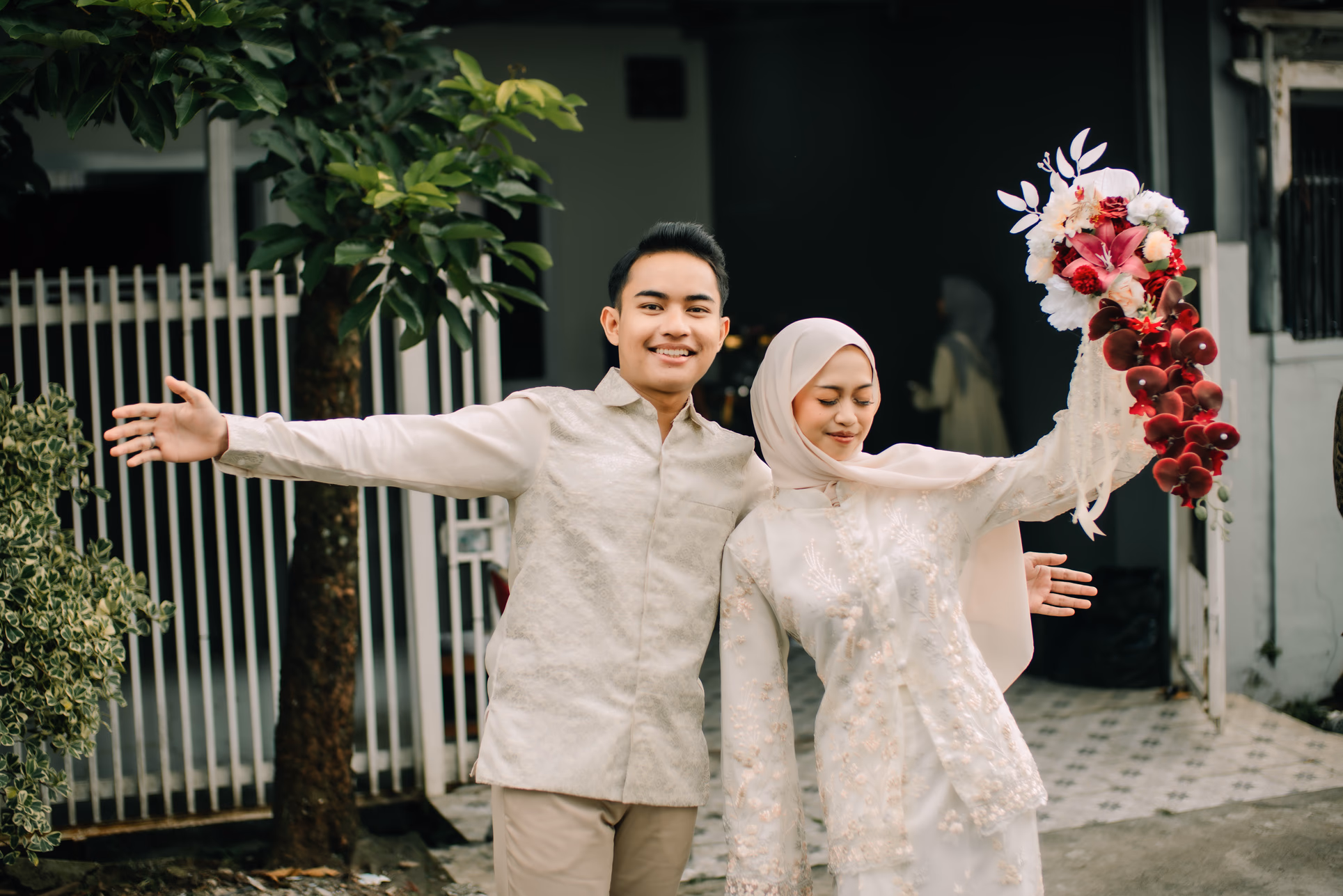 Dokumentasi momen engagement dan pernikahan